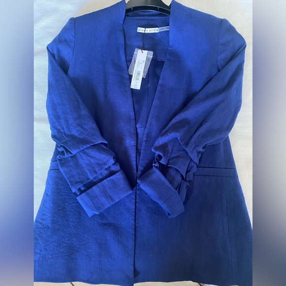 Alice + Olivia - Wome’s Blazer- Style: CC004404206 - Col: G430 Azure Size: 4. - Picture 7 of 7